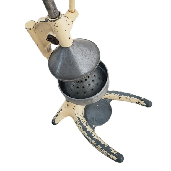 Vintage Antique Juicer Industrial Manual Metal Squeezer - Picture 16 of 16